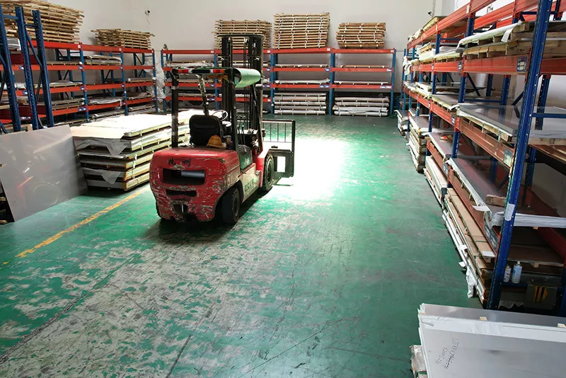 沐兰供水不锈钢板车间